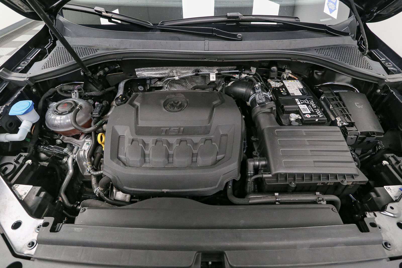 Certified 2024 Volkswagen Tiguan SE R-Line AWD/4WD image 18