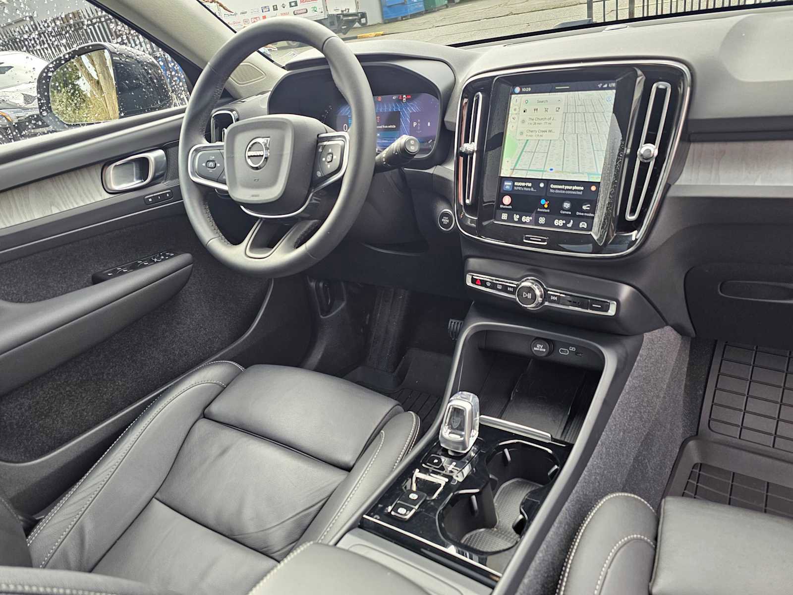 Certified 2024 Volvo XC40 B5 Plus w/ Climate Package image 12