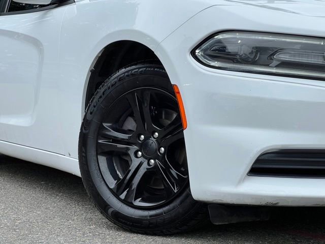 Used 2019 Dodge Charger SXT RWD image 2