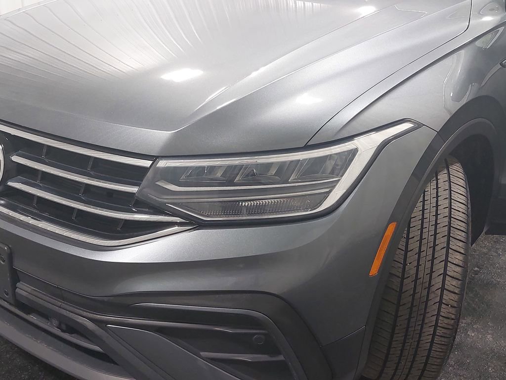 Used 2023 Volkswagen Tiguan SE image 48