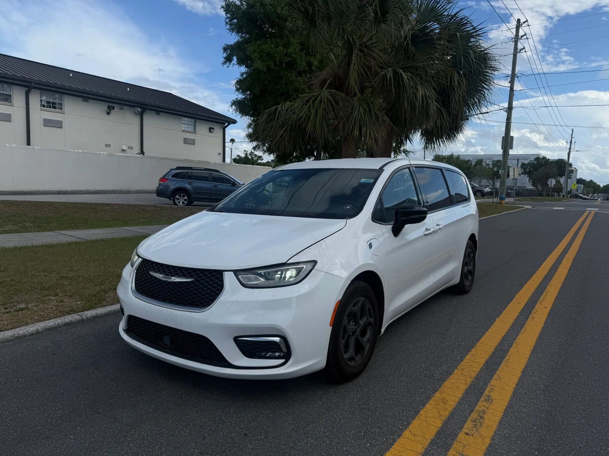 Used 2024 Chrysler Pacifica Limited