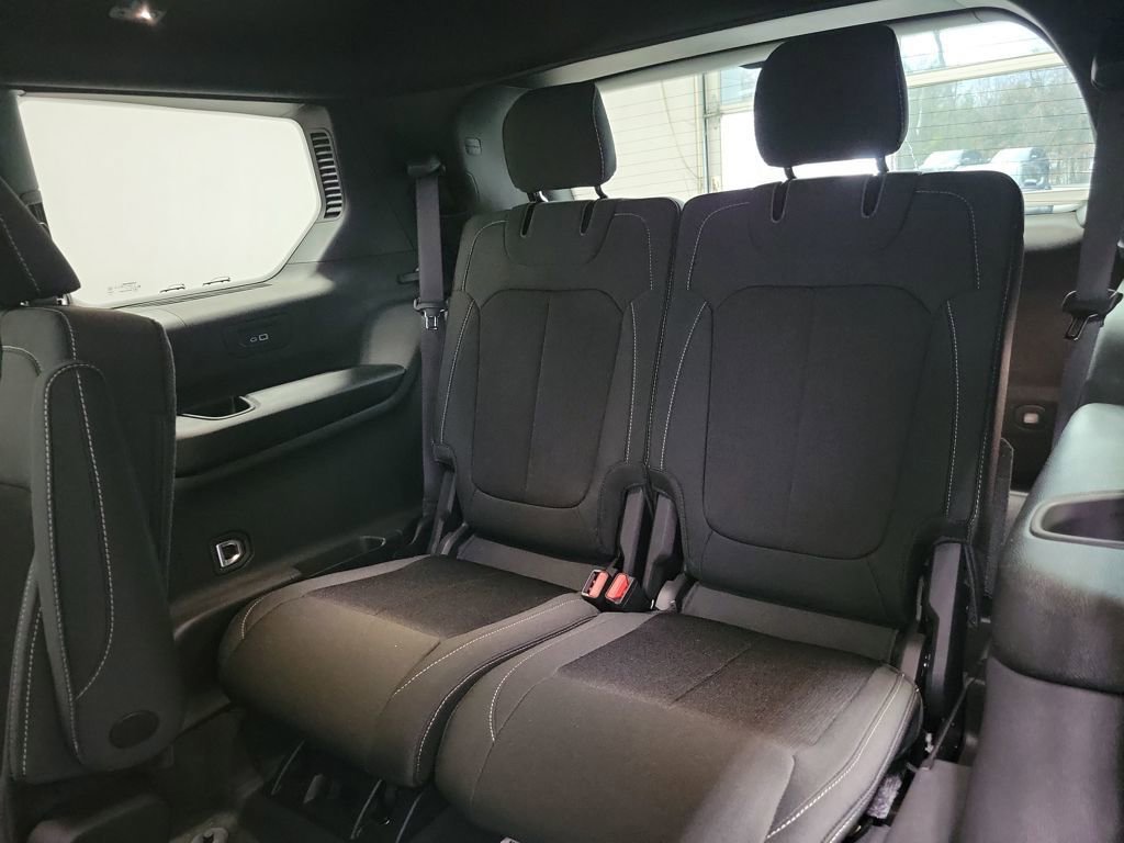 New 2025 Jeep Grand Cherokee L Laredo w/ Luxury Tech Group I image 8