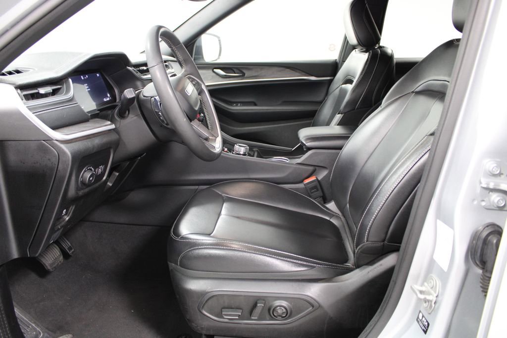 Used 2024 Jeep Grand Cherokee Limited image 16