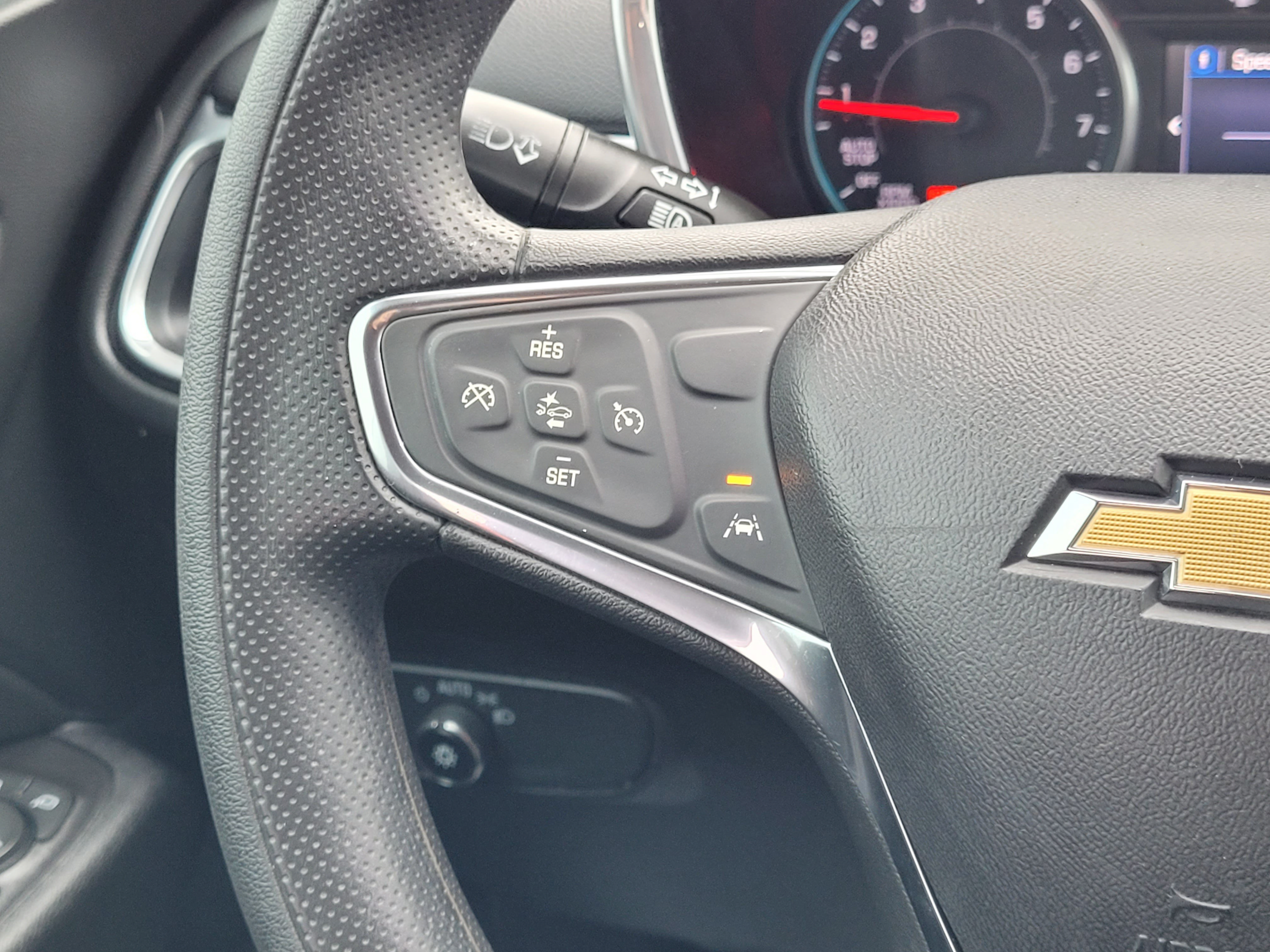 Used 2020 Chevrolet Equinox LT FWD image 14