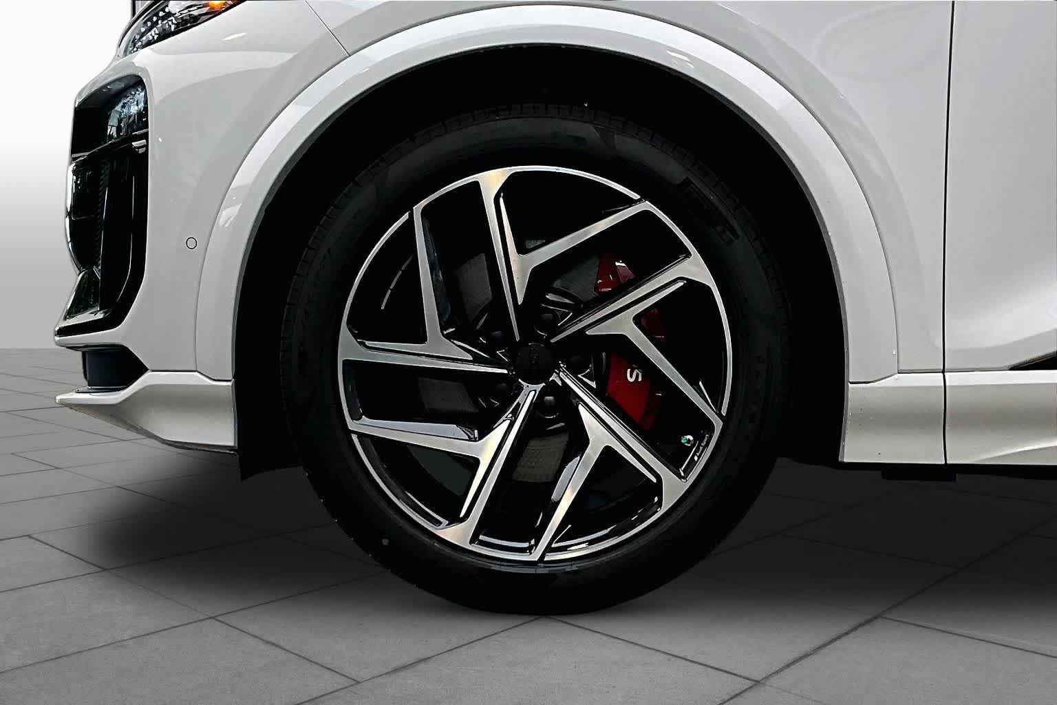 New 2027 Audi SQ6 e-tron Premium Plus AWD/4WD image 11