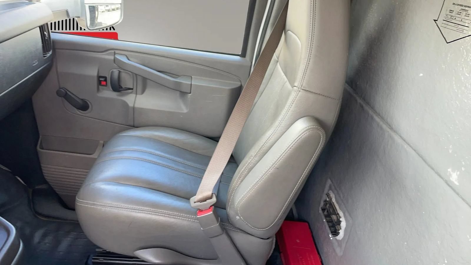 Used 2019 GMC Savana 3500 RWD image 19
