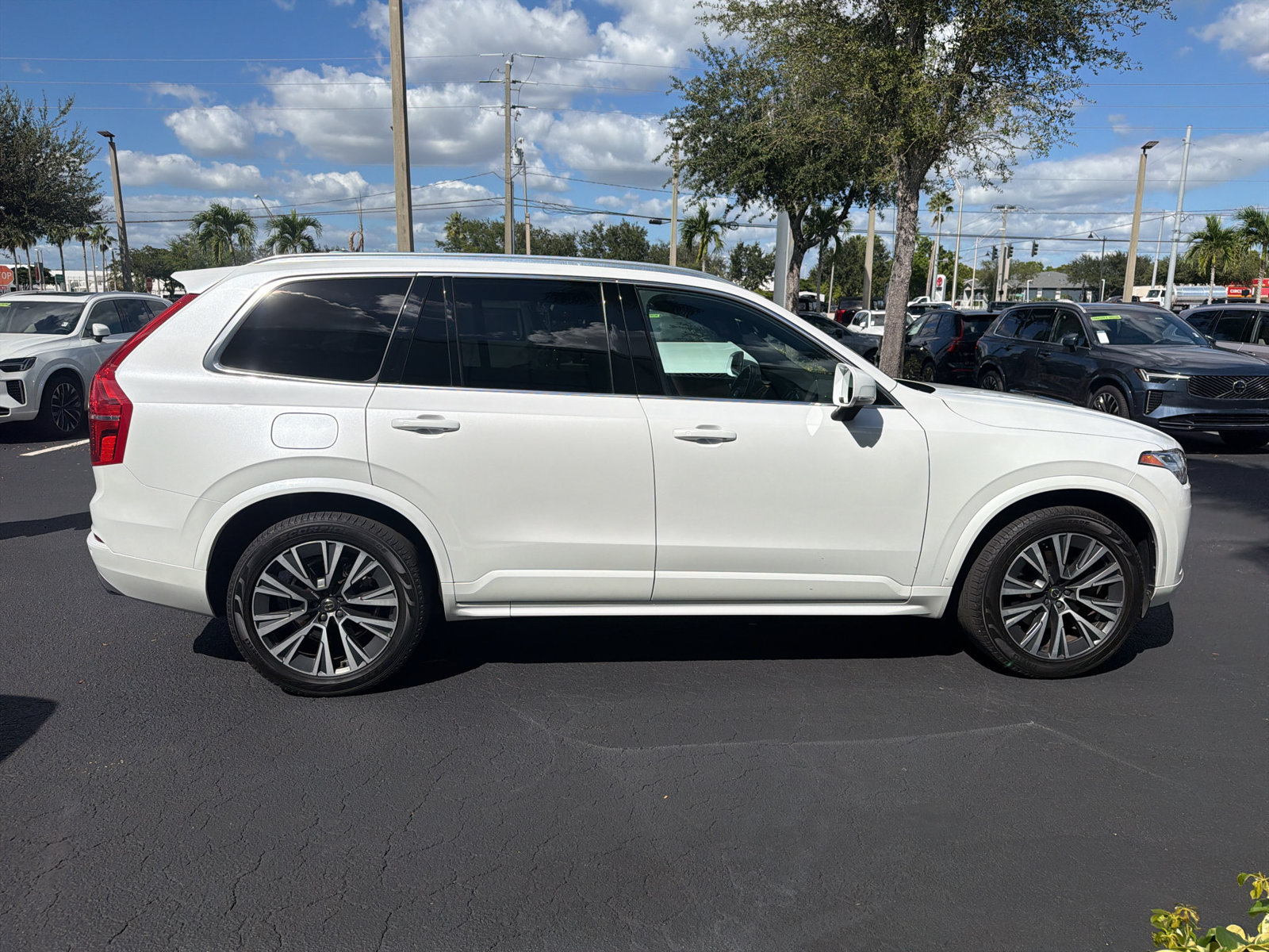 Used 2021 Volvo XC90 T6 Momentum w/ Protection Package Premier AWD/4WD image 7