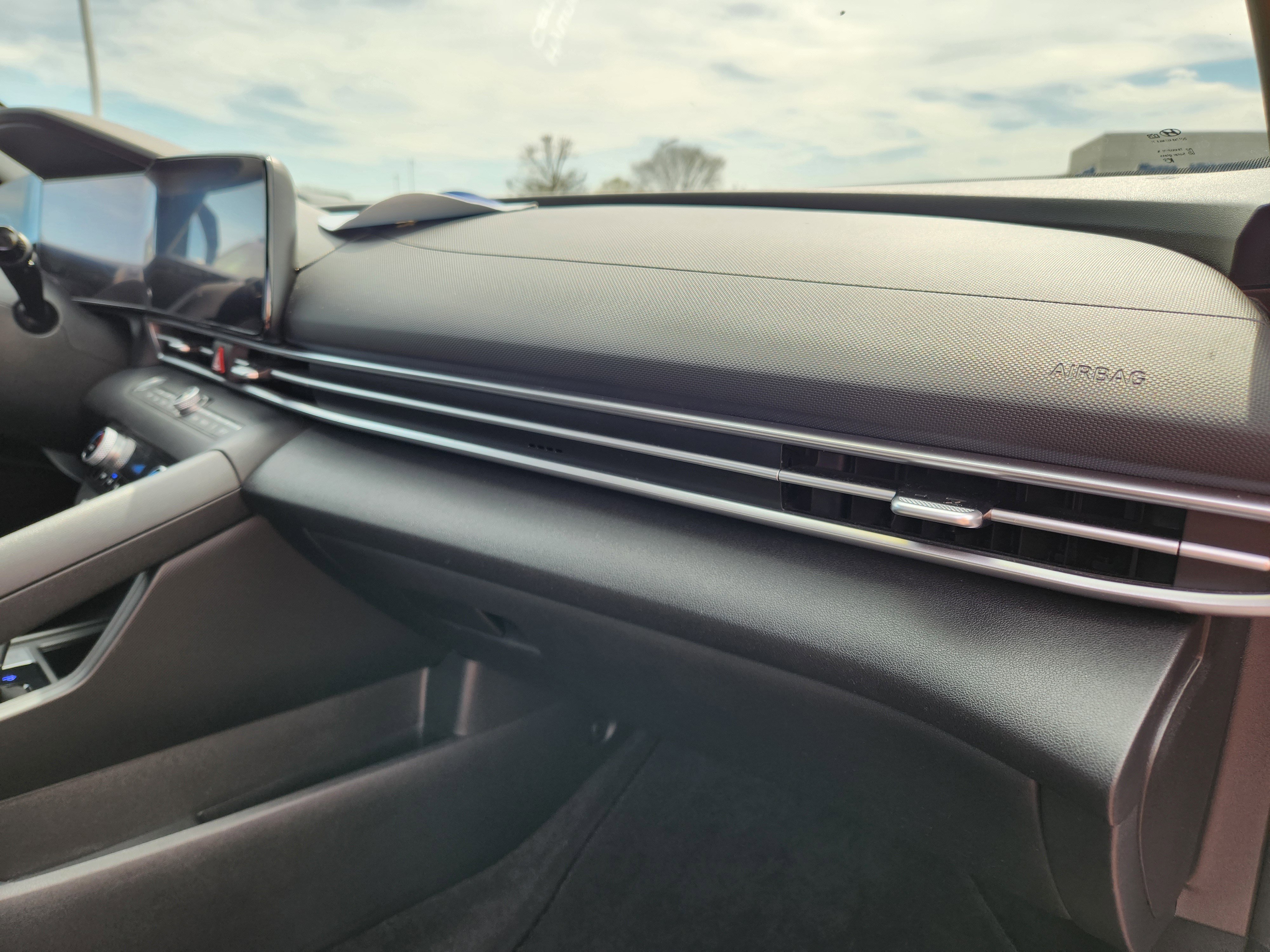 Certified 2023 Hyundai Elantra SEL w/ Preferred Accessory Package FWD image 17