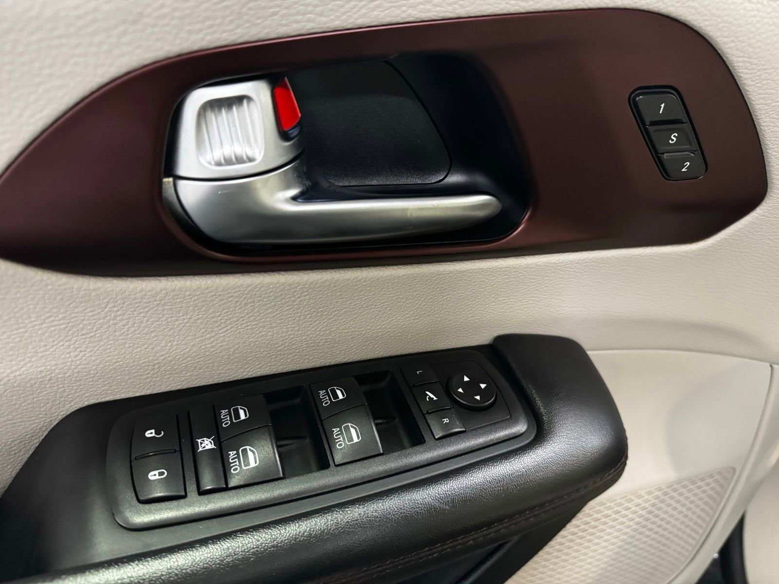 Used 2020 Chrysler Pacifica Limited image 21