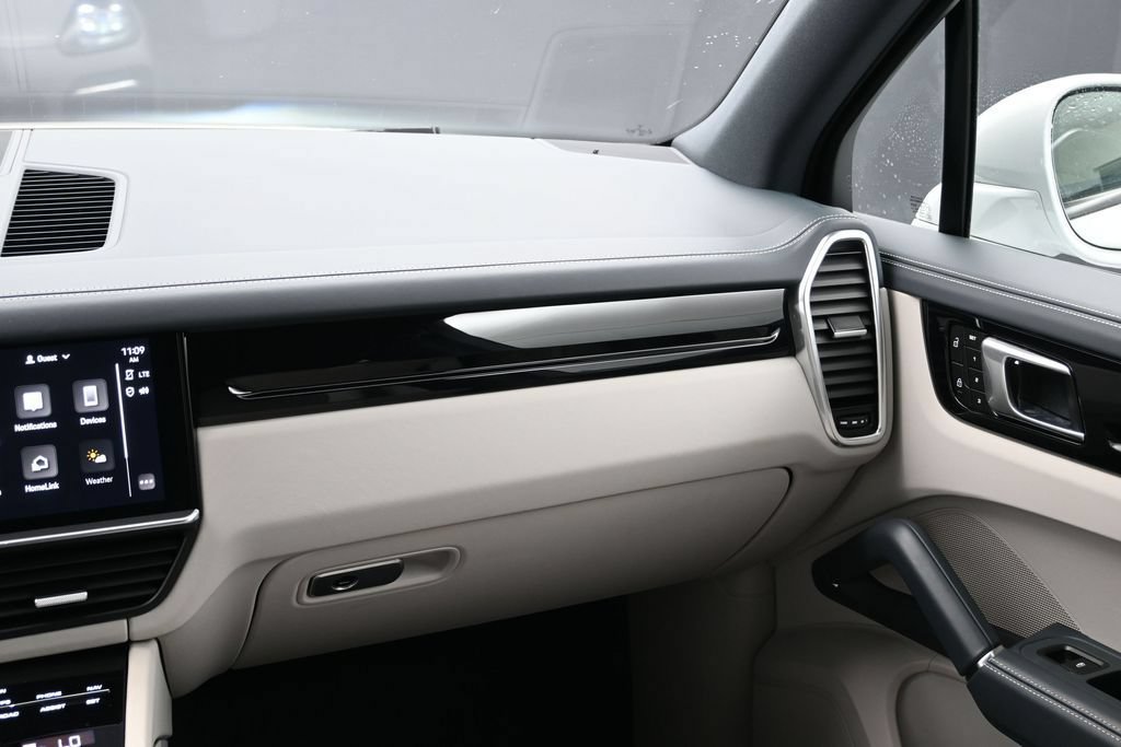 Certified 2023 Porsche Cayenne AWD/4WD image 22