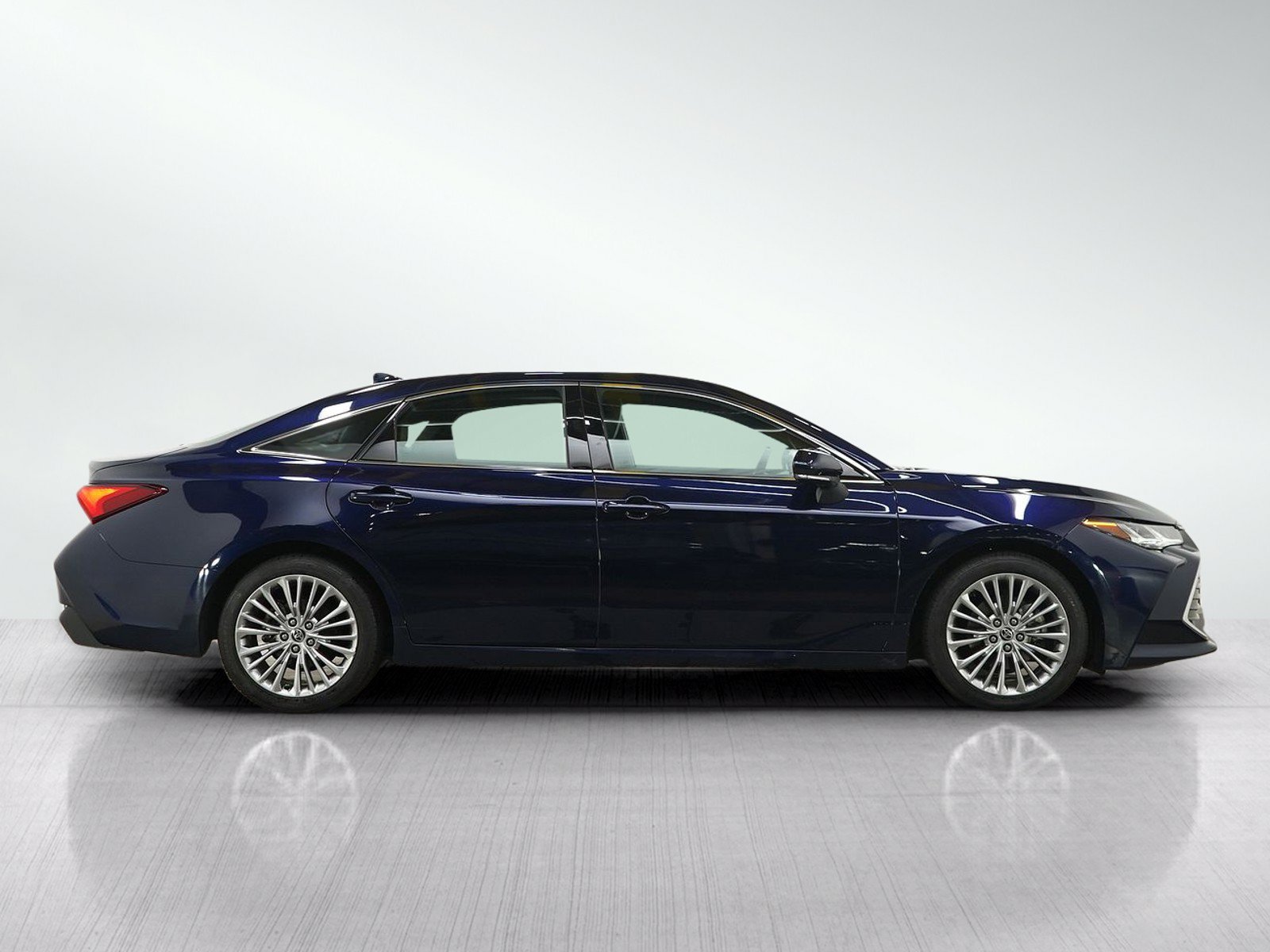 Used 2022 Toyota Avalon Limited FWD image 6