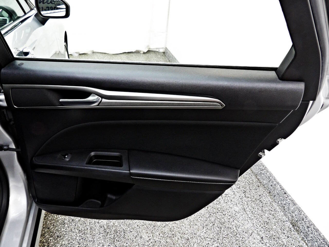 Used 2018 Ford Fusion SE image 12