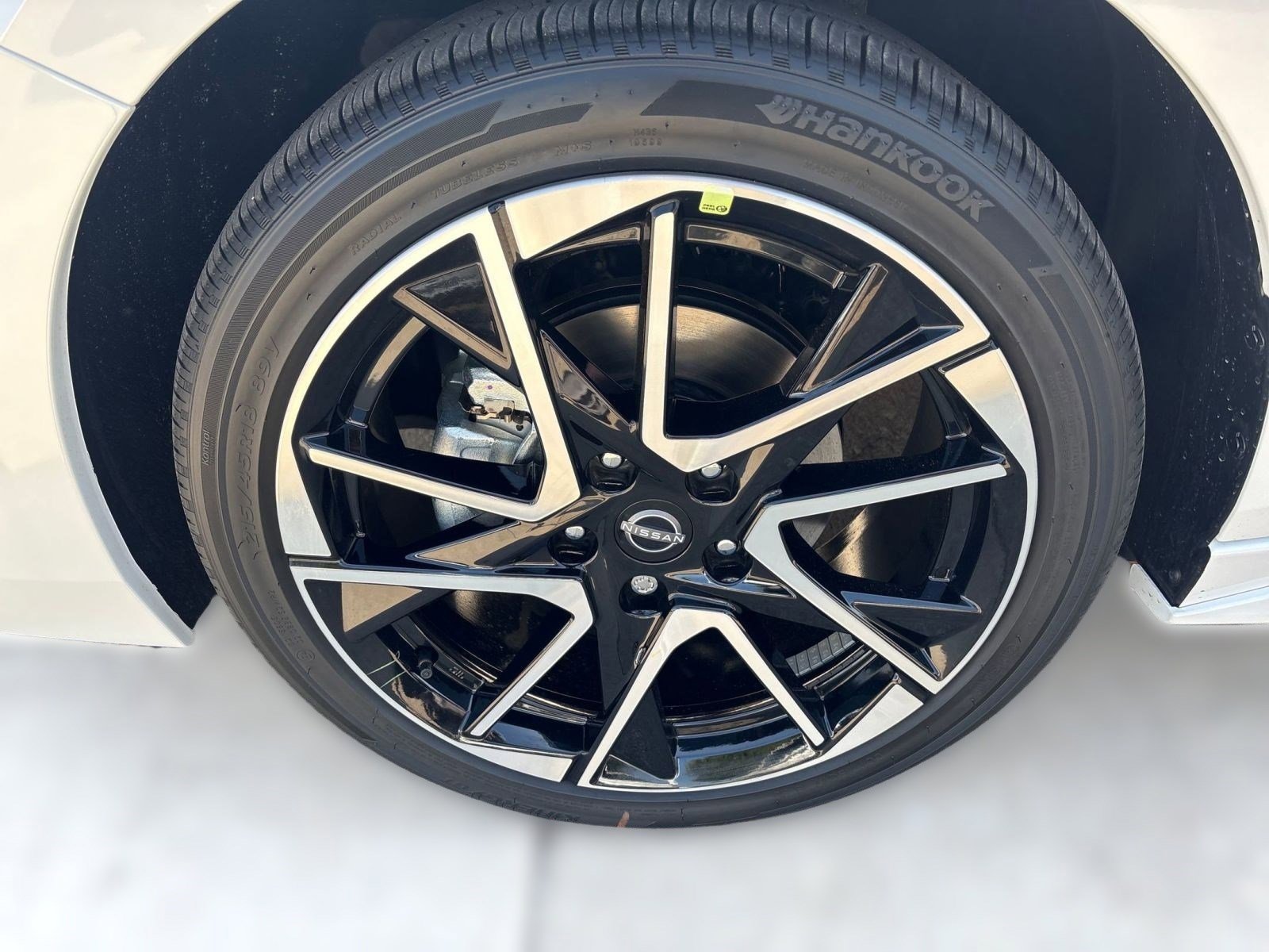 New 2025 Nissan Sentra SR w/ SR Premium Package FWD image 12