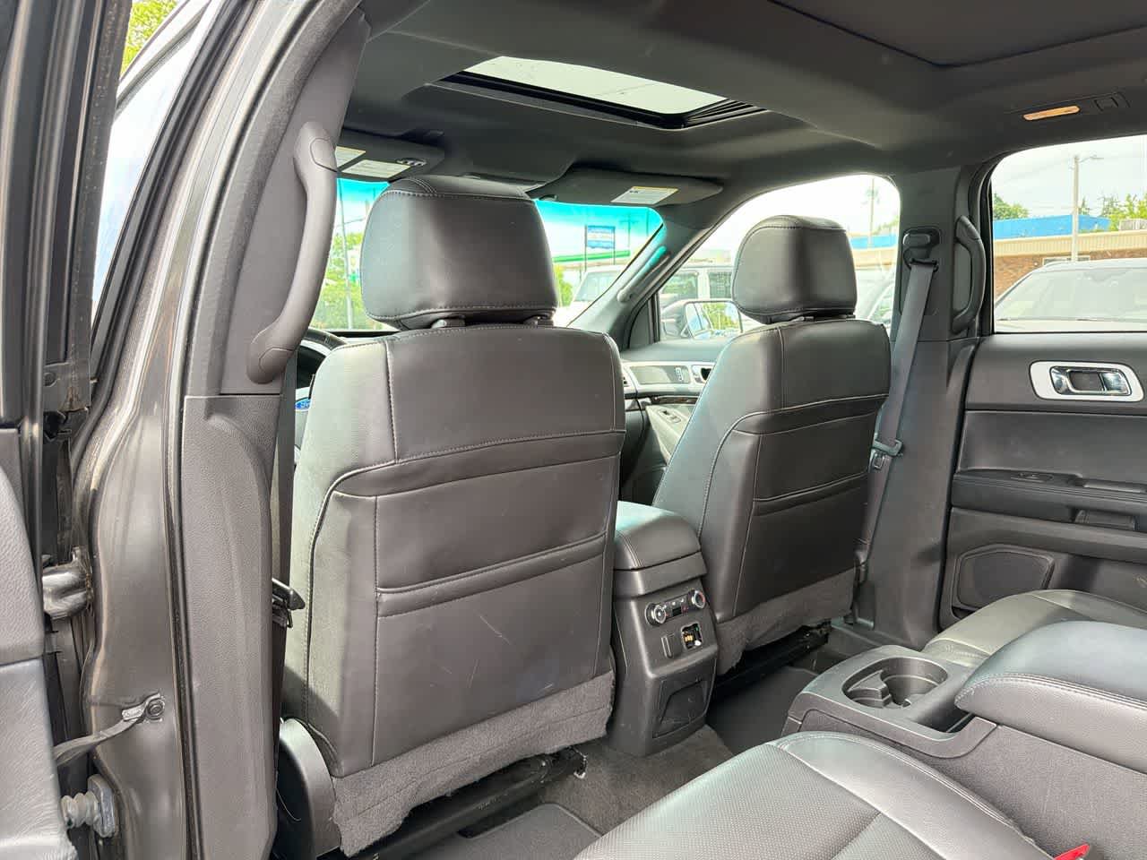 Used 2015 Ford Explorer Limited w/ Equipment Group 302A AWD/4WD image 23