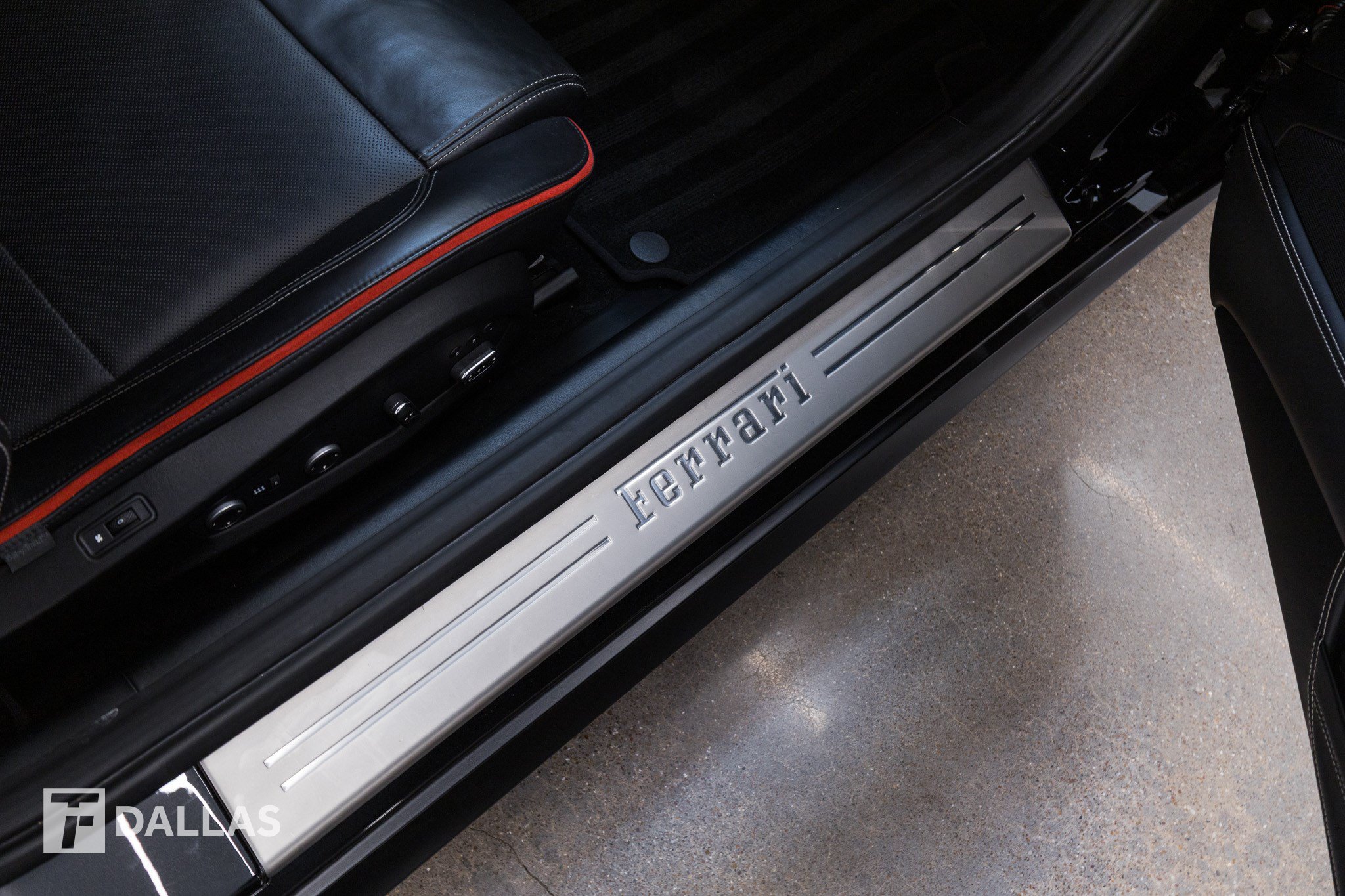 Used 2012 Ferrari FF AWD/4WD image 34