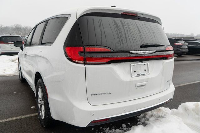 New 2026 Chrysler Pacifica Select image 7