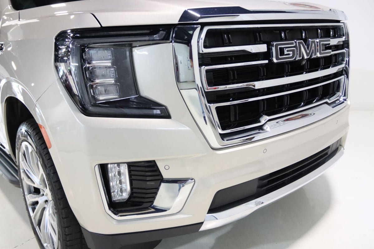 Used 2023 GMC Yukon XL SLT w/ SLT Premium Package AWD/4WD image 35