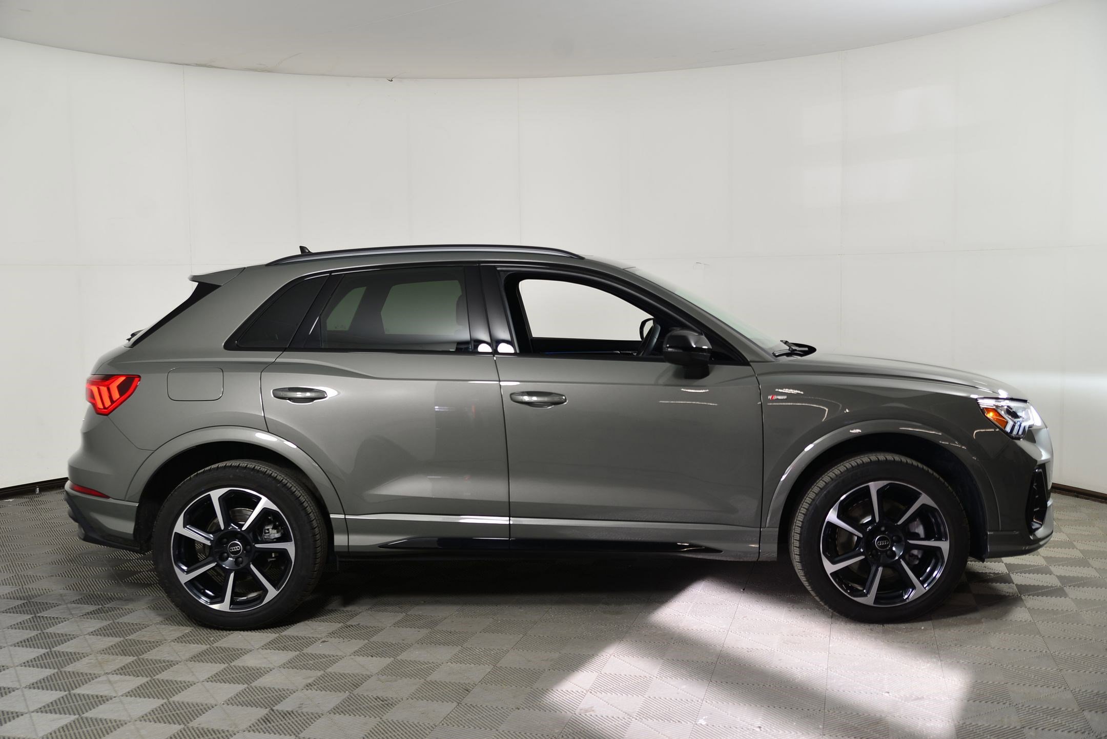 Used 2025 Audi Q3 2.0T Premium Plus image 8