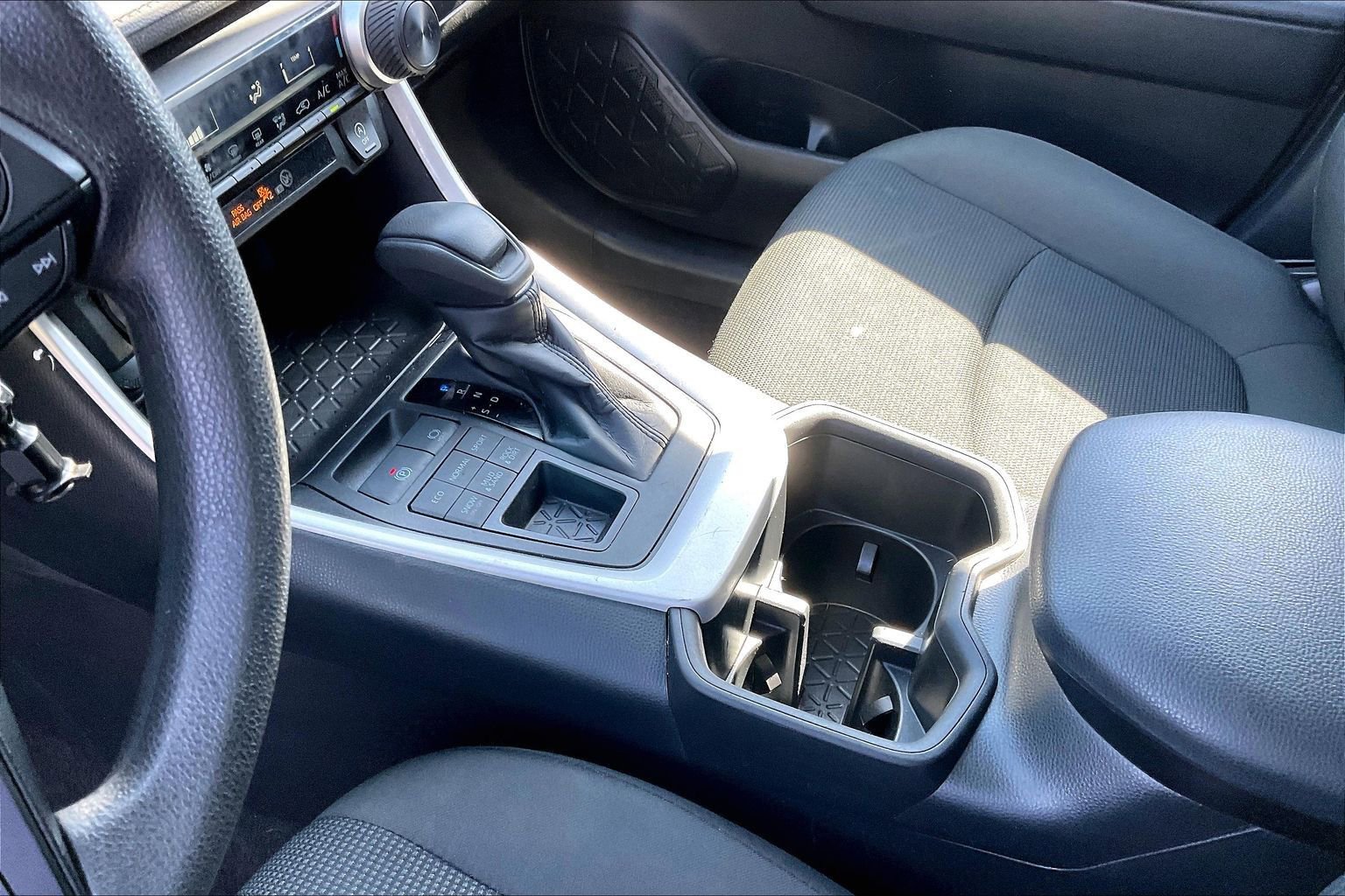 Used 2024 Toyota RAV4 LE image 18