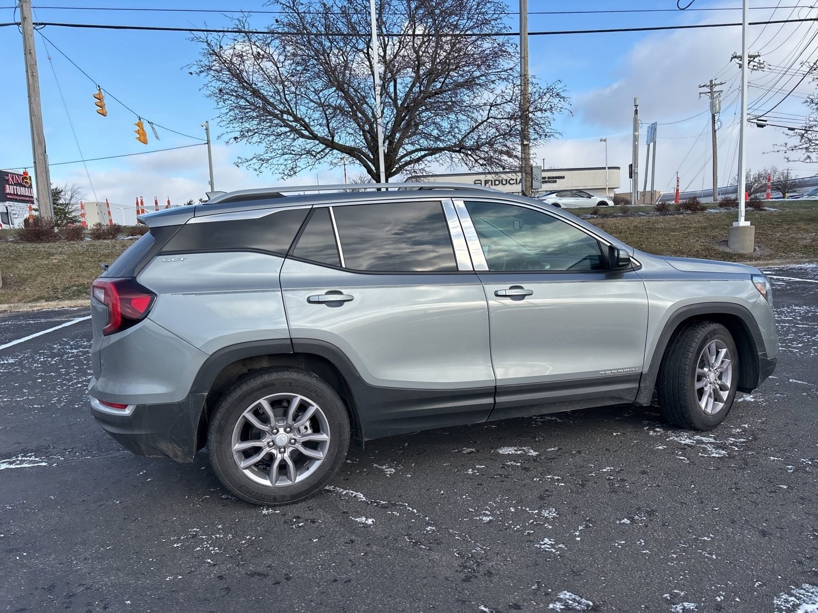Used 2023 GMC Terrain SLT image 11