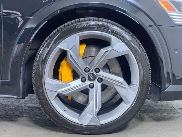 Used 2023 Audi e-tron S Prestige w/ Prestige Package image 9