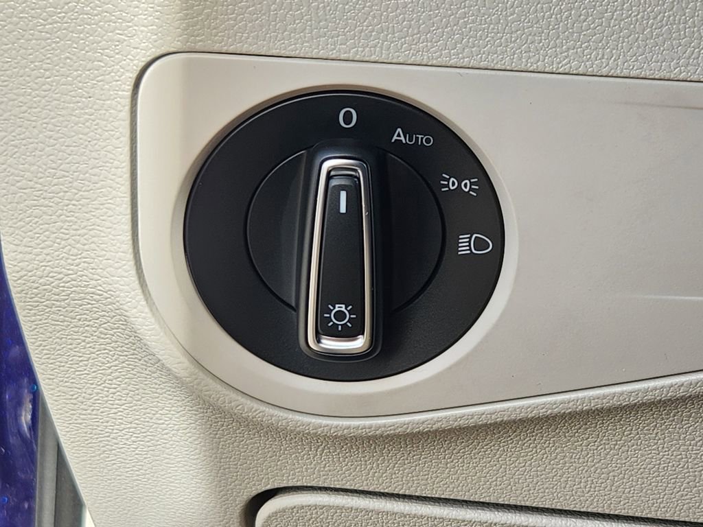 Used 2024 Volkswagen Tiguan SE w/ MDO Package, Two-Row image 12