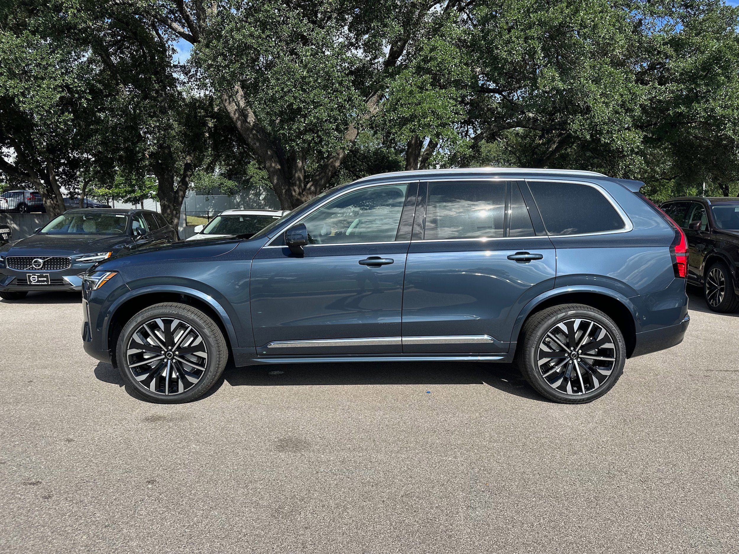 Used 2026 Volvo XC90 B6 Plus w/ Protection Package Premier AWD/4WD image 3