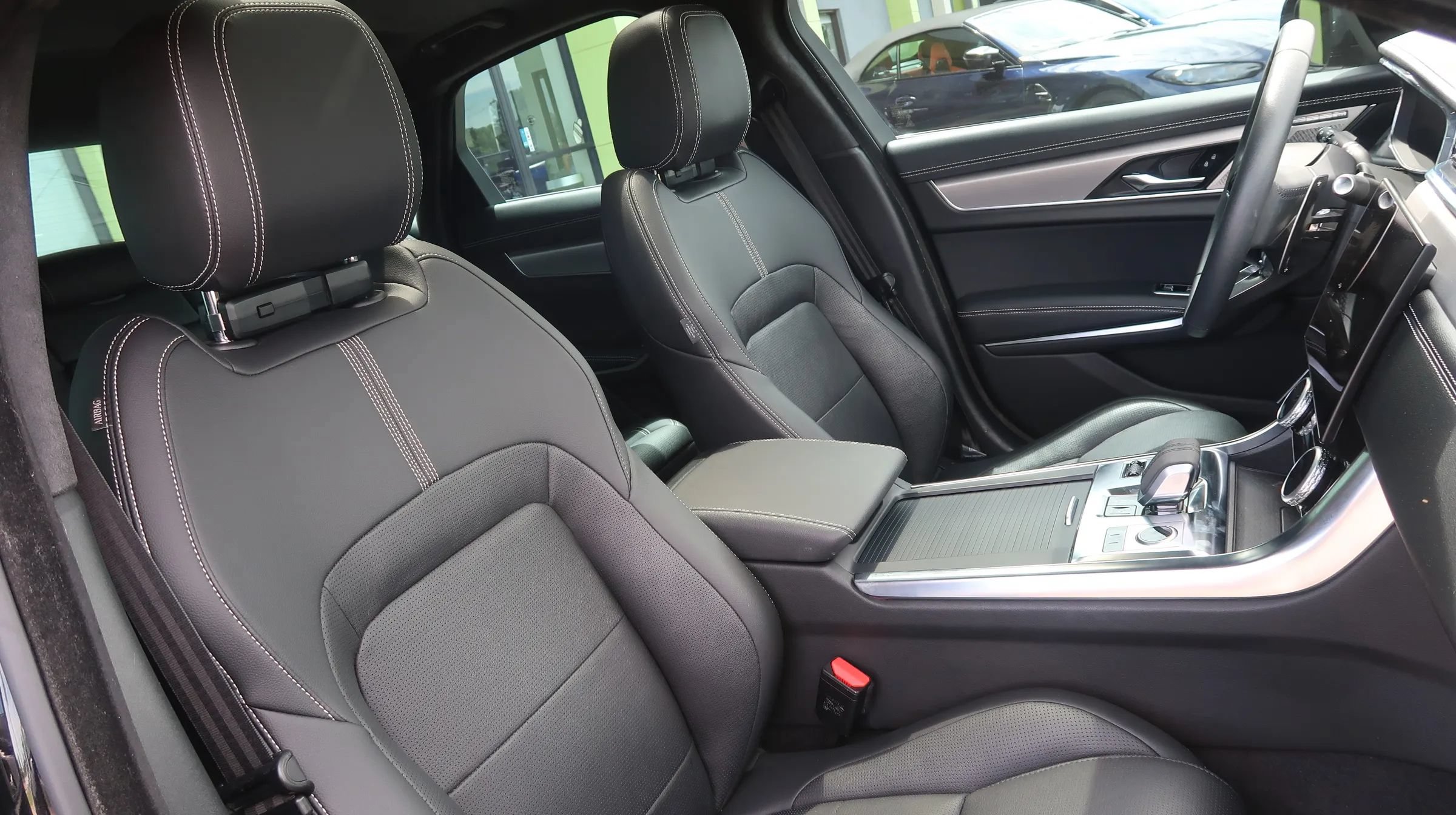 Used 2024 Jaguar XF R-Dynamic SE AWD/4WD image 27