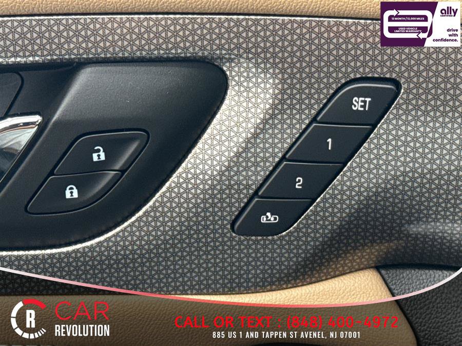 Used 2023 Chevrolet Traverse Premier FWD image 33