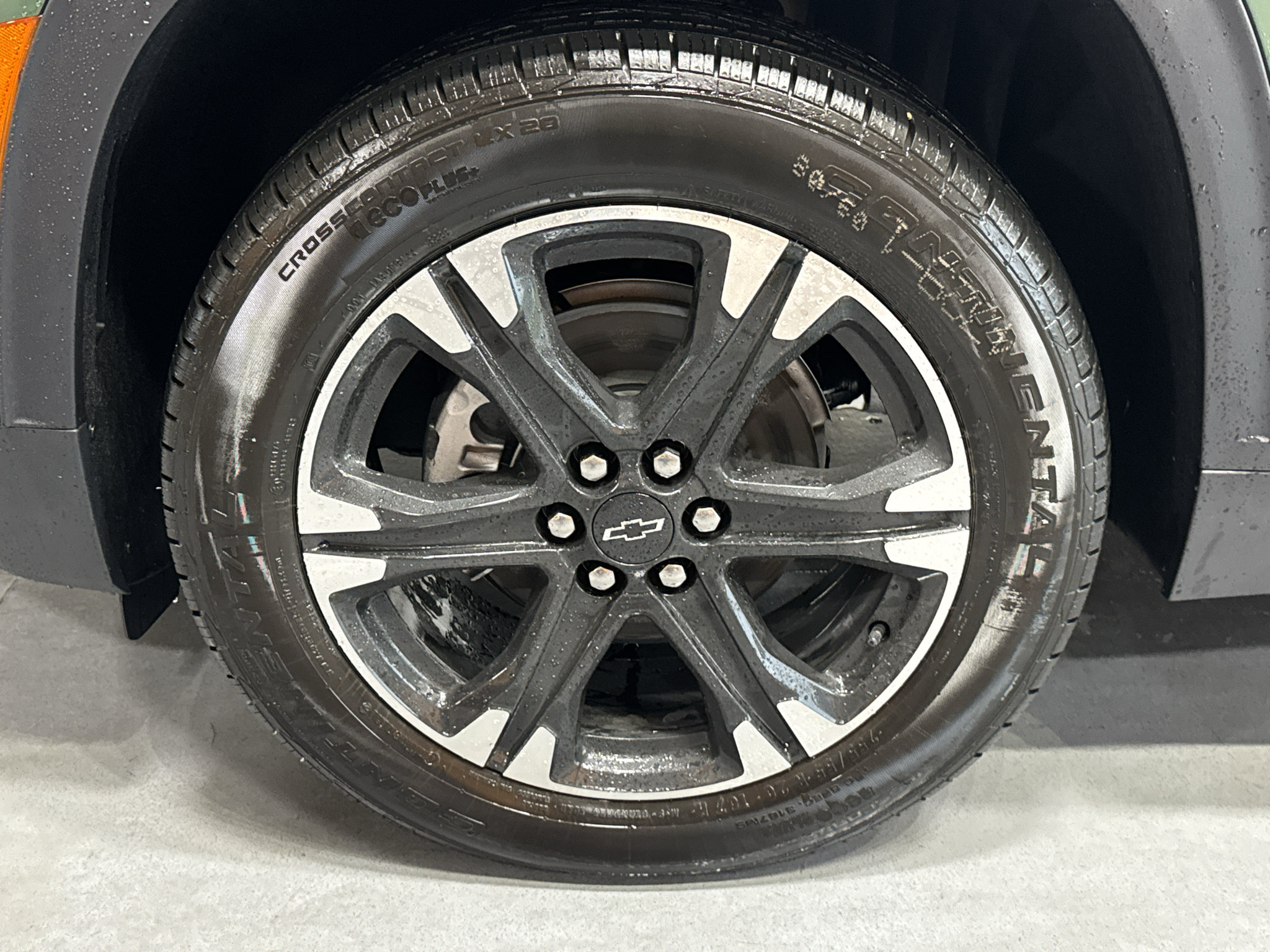 New 2027 Chevrolet Traverse LT w/ Sun and Wheel Package AWD/4WD image 9