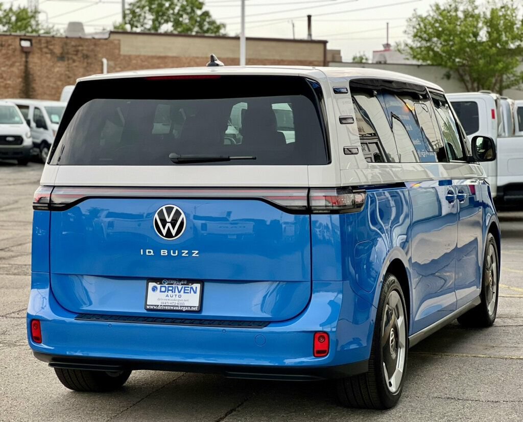Used 2025 Volkswagen ID. Buzz Pro S RWD image 40