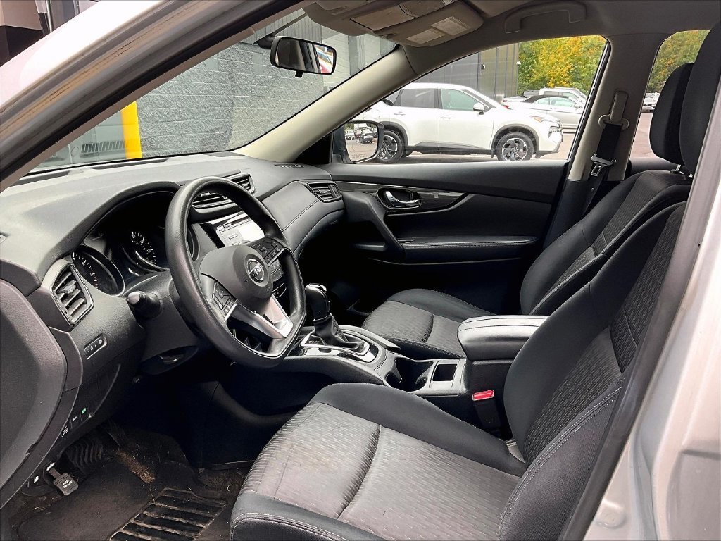 Used 2017 Nissan Rogue S w/ S Appearance Package AWD/4WD image 7
