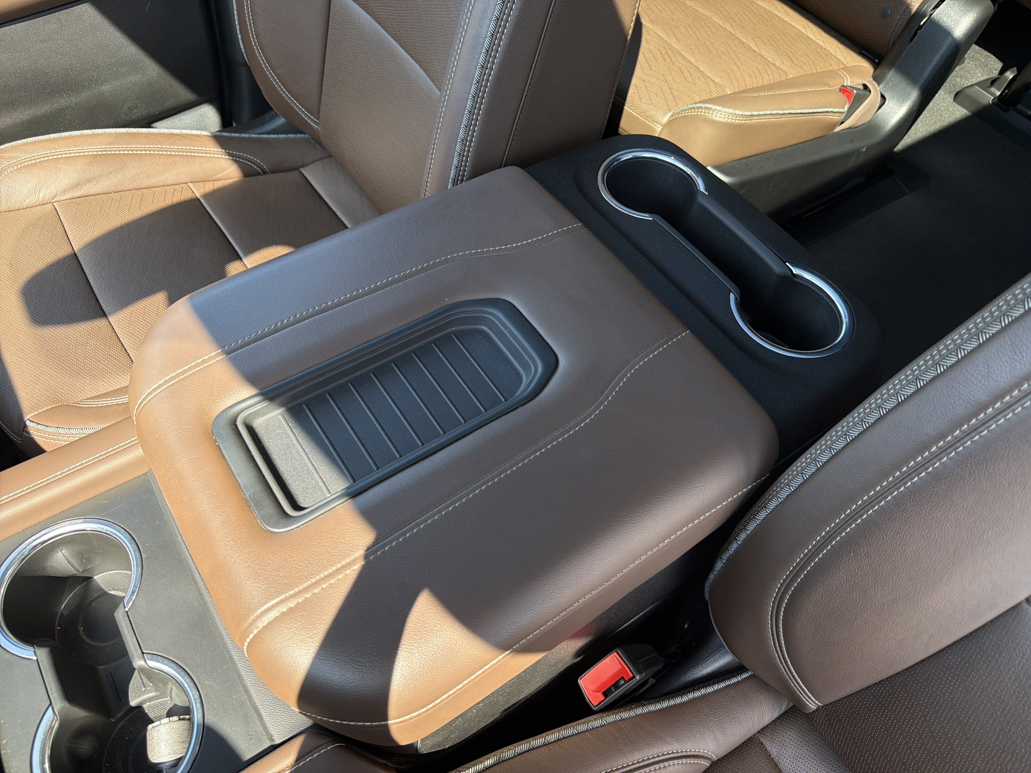 Used 2022 Chevrolet Suburban High Country AWD/4WD image 41