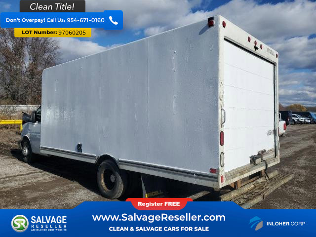 Used 2017 Chevrolet Express 3500 Extended image 3