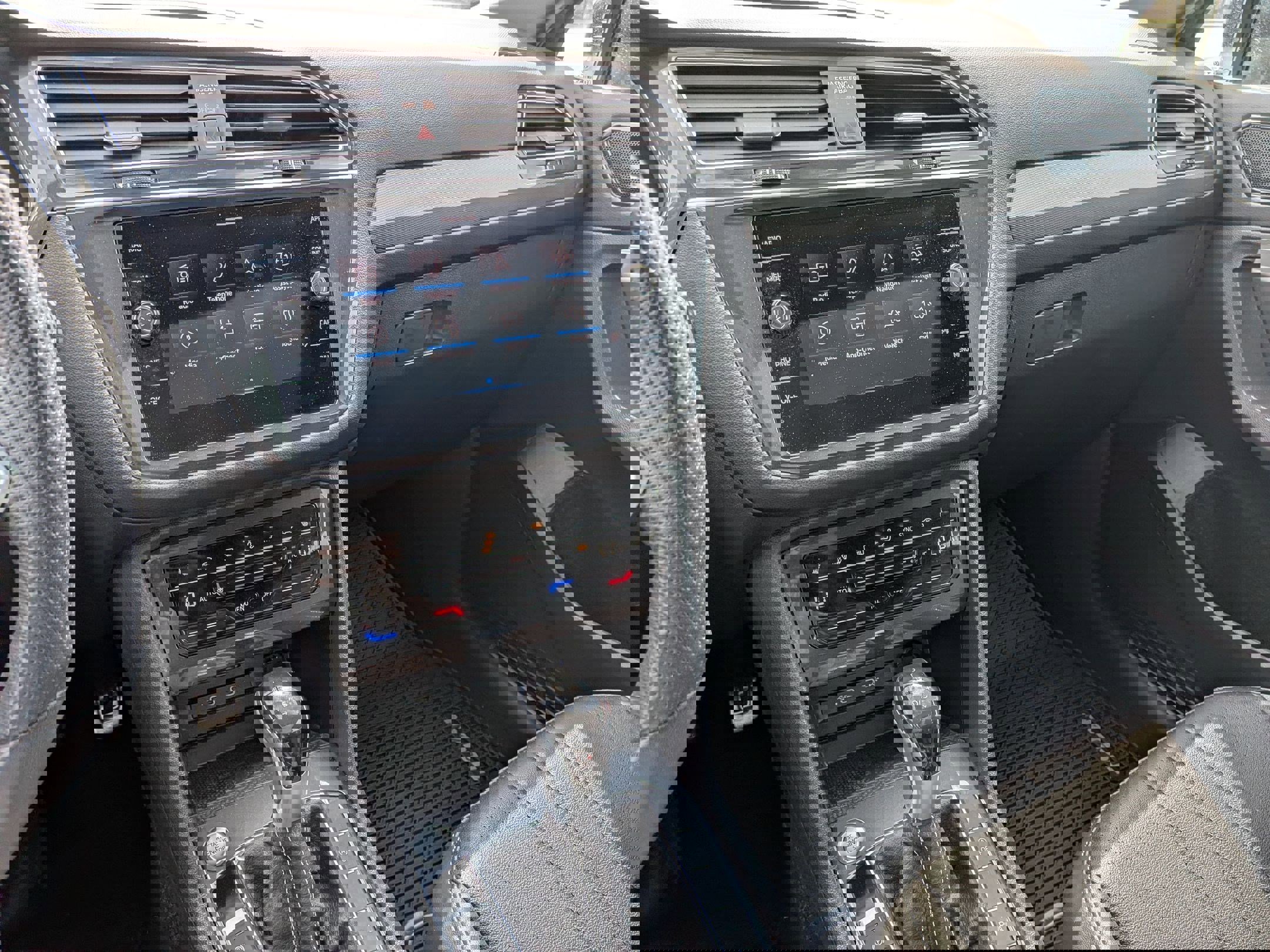 Used 2024 Volkswagen Tiguan SE R-Line image 22