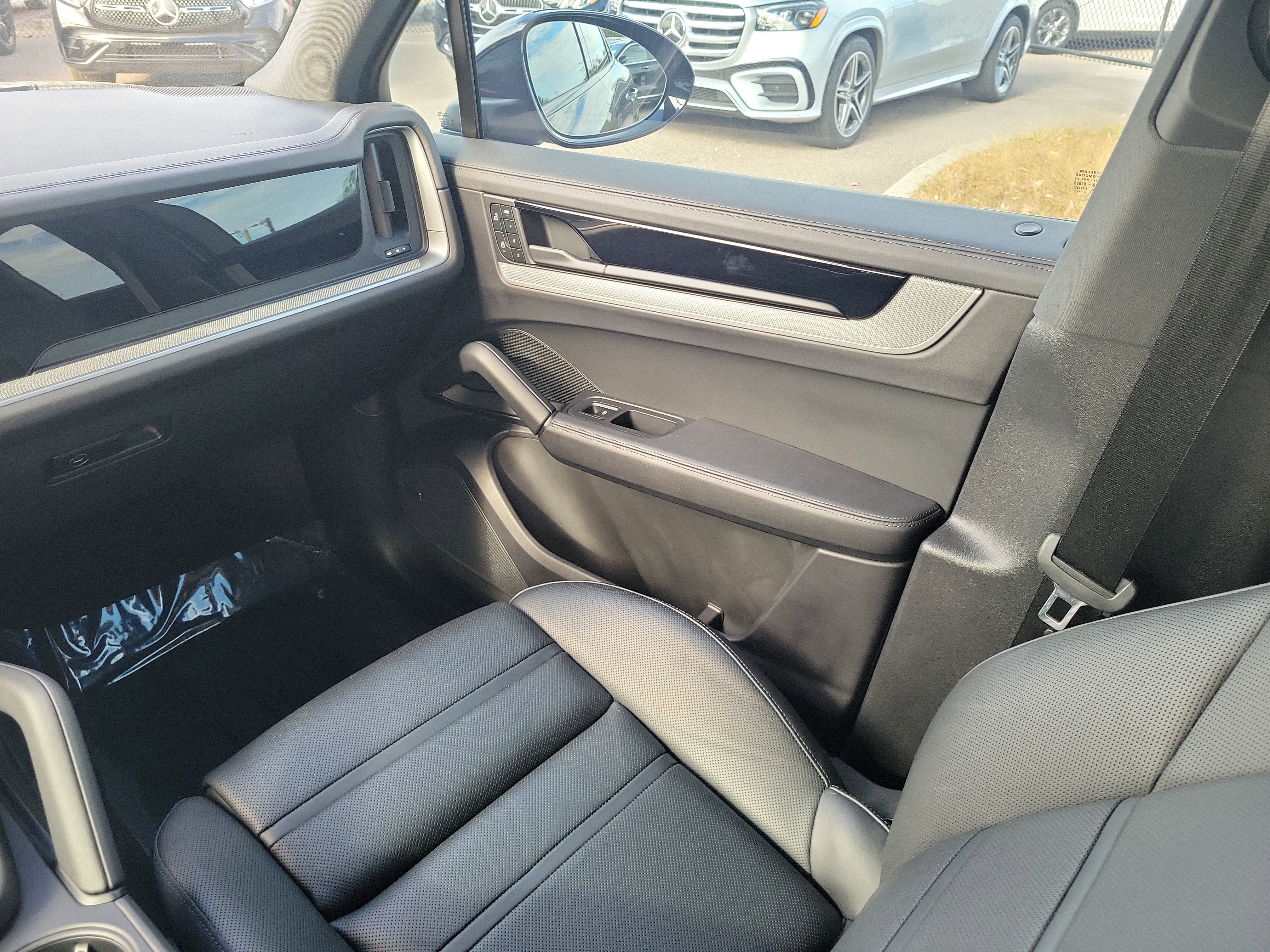 Used 2024 Porsche Cayenne S image 12