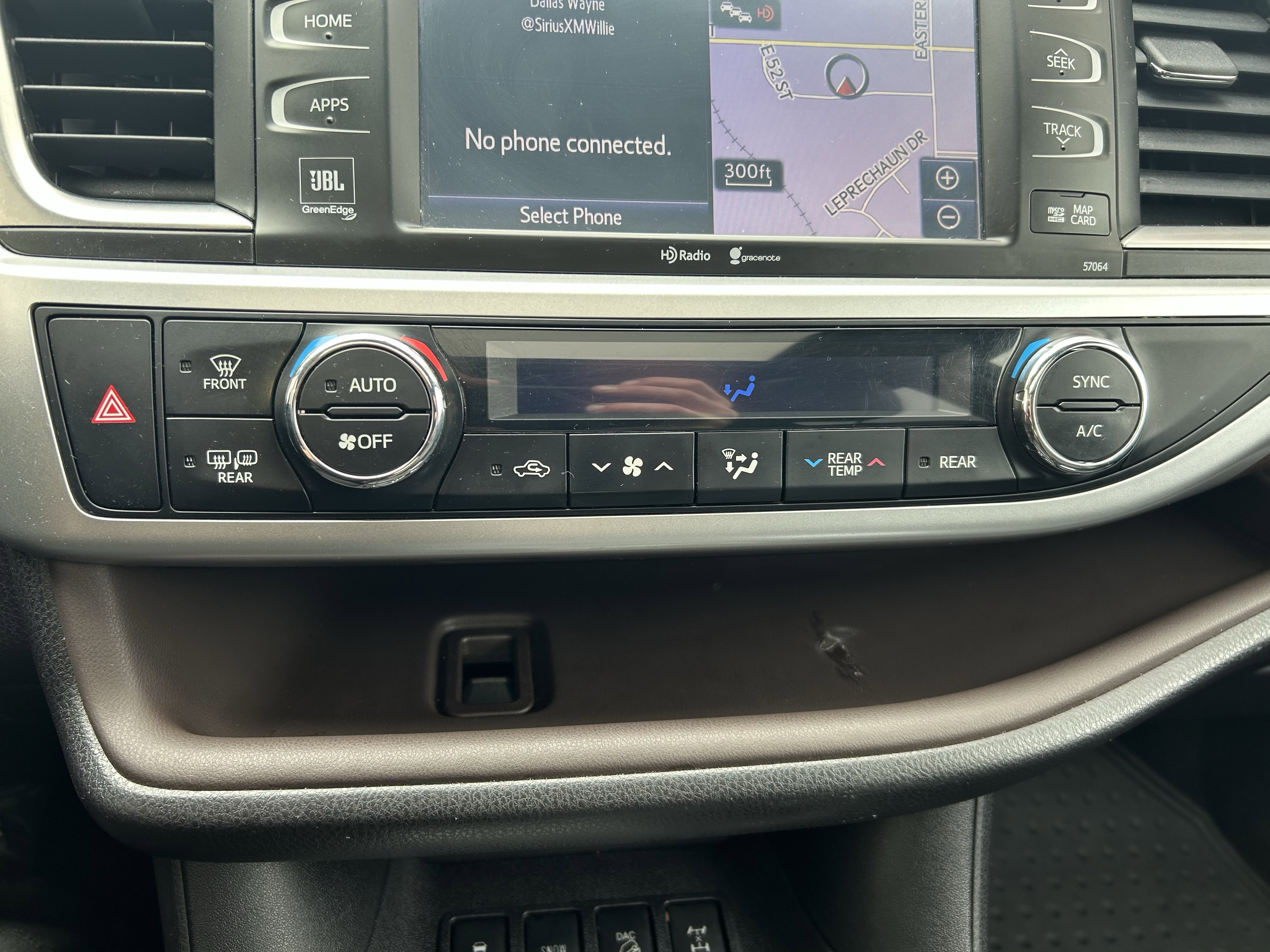 Used 2015 Toyota Highlander Limited AWD/4WD image 32