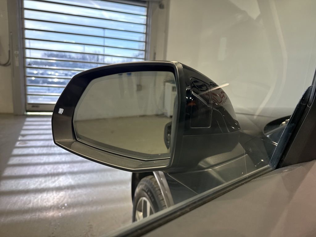 Used 2023 Audi Q5 2.0T Premium w/ Convenience Package image 13