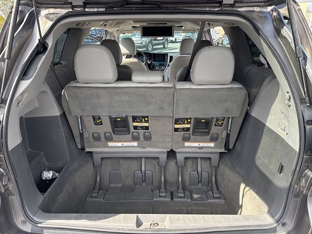 Used 2017 Toyota Sienna XLE Premium image 13