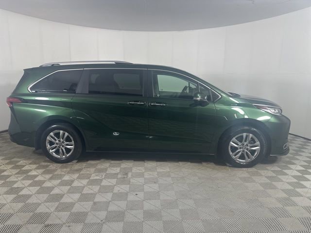 Used 2023 Toyota Sienna Limited AWD/4WD image 4