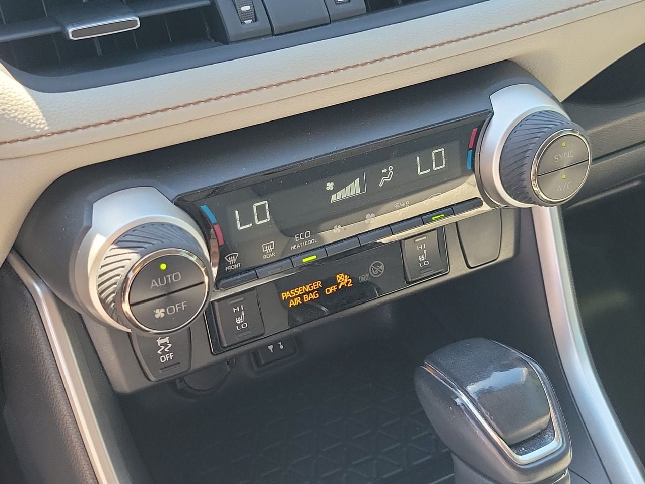 Used 2019 Toyota RAV4 XLE Premium w/ Cold Weather Package FWD image 28