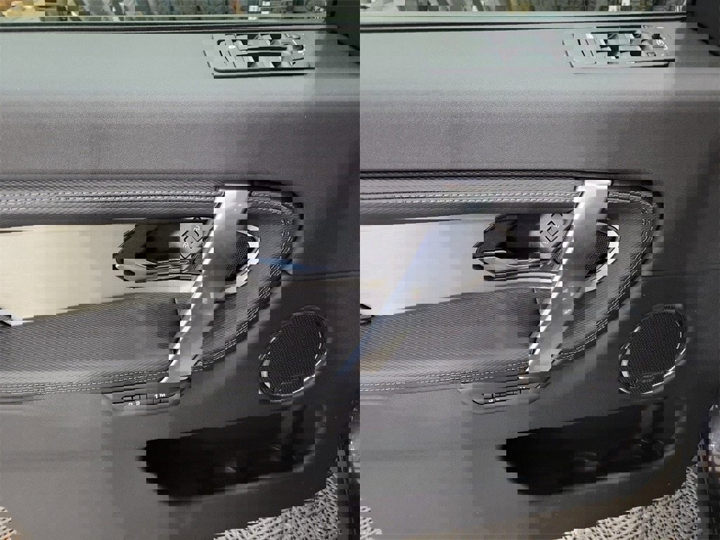 New 2024 Land Rover Discovery Sport Dynamic SE image 14