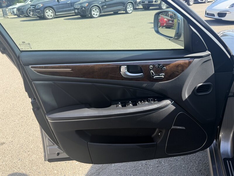 Used 2011 Hyundai Equus Signature RWD image 10
