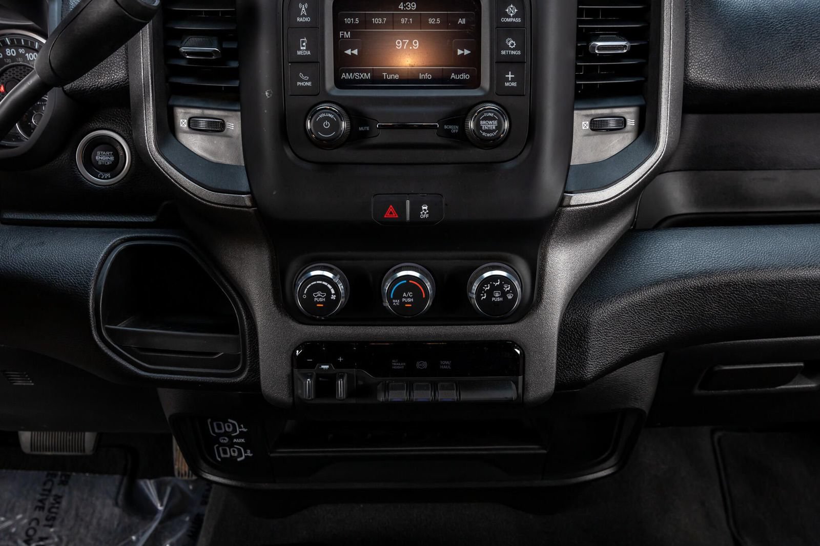 Used 2024 RAM 3500 Tradesman w/ Chrome Appearance Group AWD/4WD image 26
