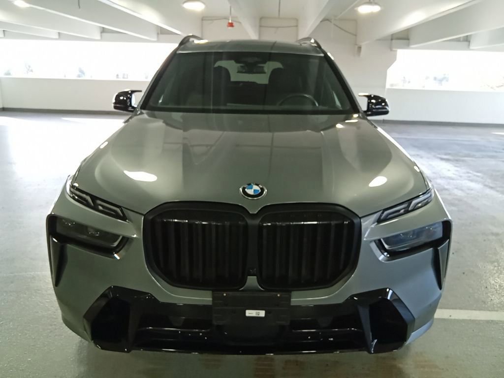 Used 2024 BMW X7 xDrive40i w/ M Sport Package image 4