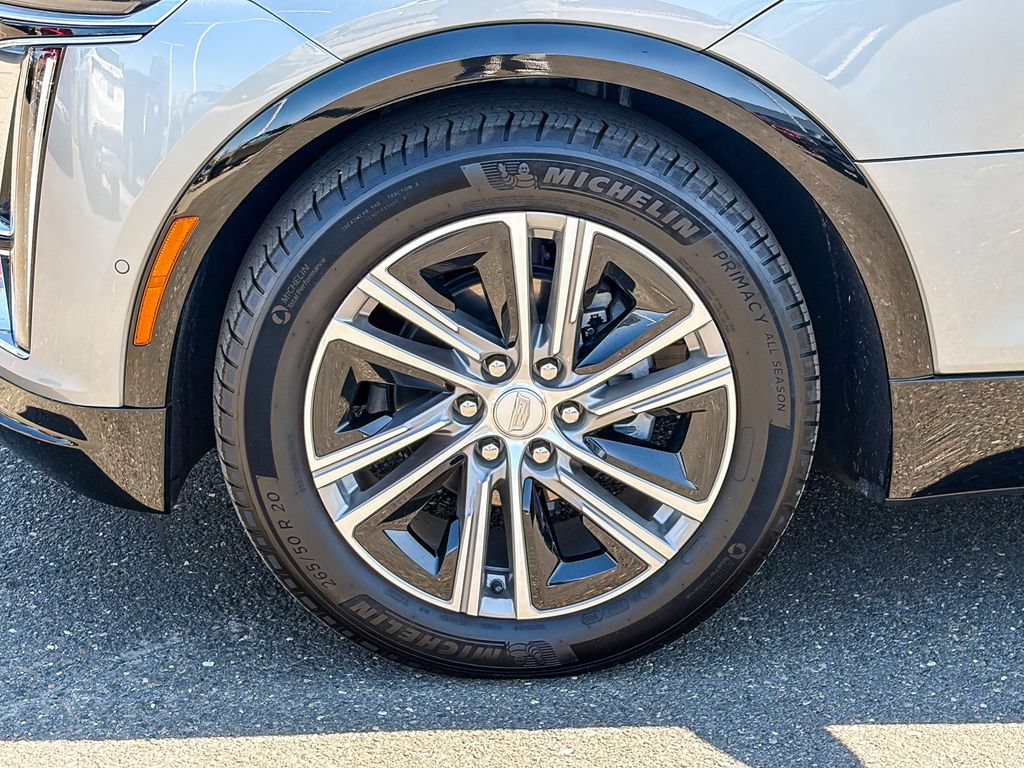 Certified 2024 Cadillac Lyriq Luxury RWD image 9