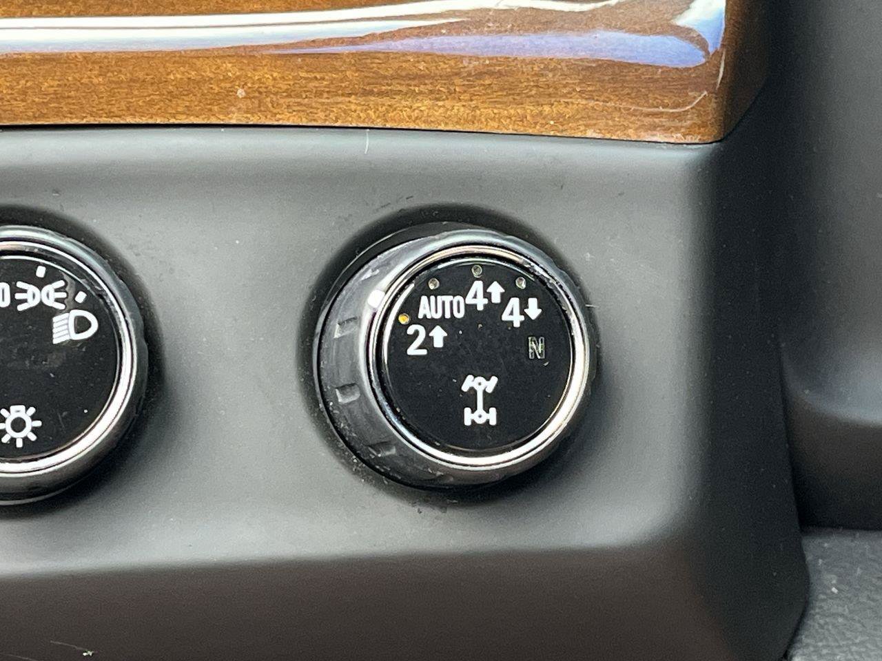 Used 2019 Cadillac Escalade Luxury AWD/4WD image 18
