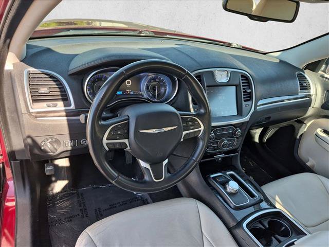 Used 2015 Chrysler 300 Limited RWD image 10