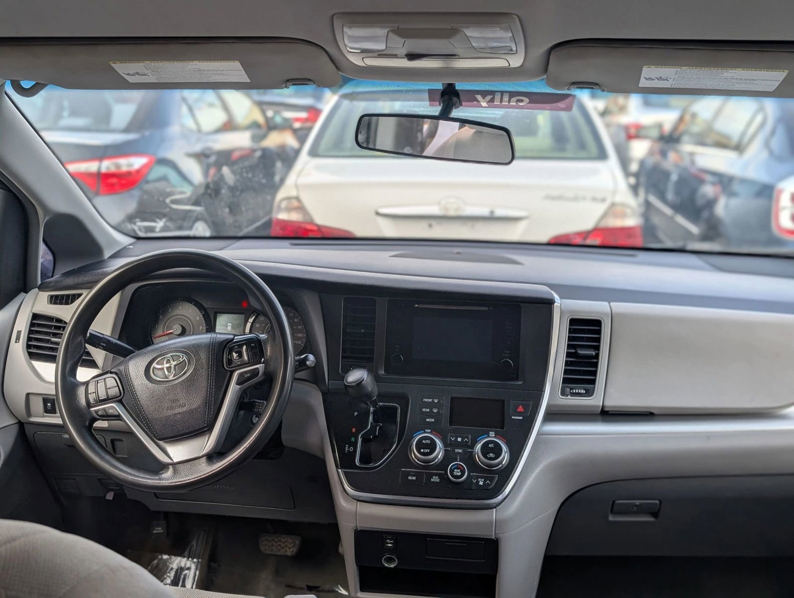 Used 2015 Toyota Sienna L image 7