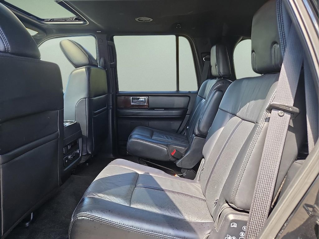 Used 2017 Lincoln Navigator Select AWD/4WD image 11